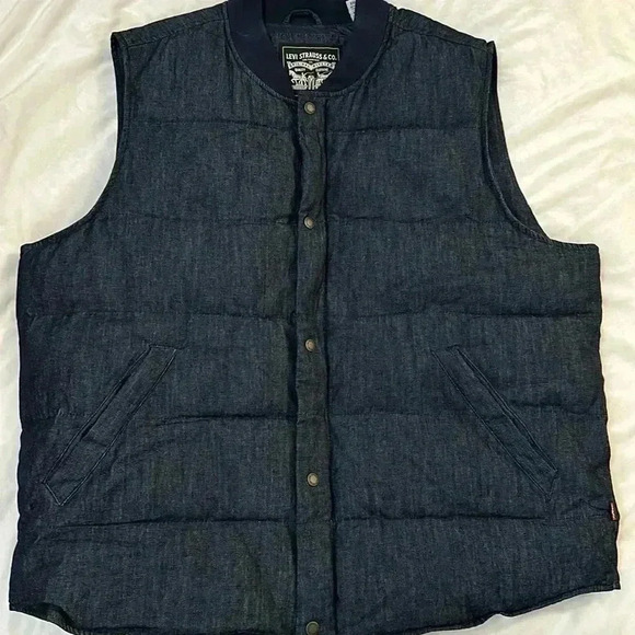 Levi’s - Picture 2 of 5